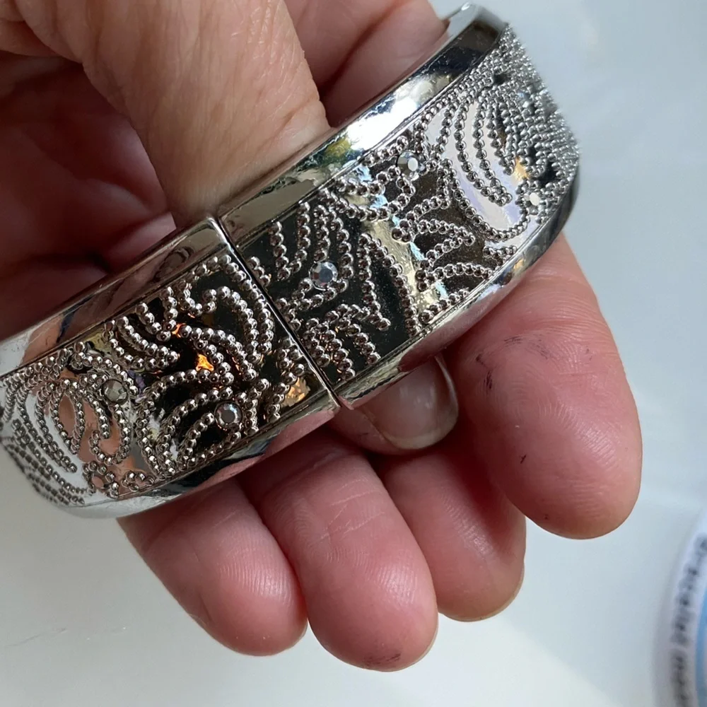 Vintage Chico's Regan Stretch Bracelet Rhinestone Silver Toned 7.5